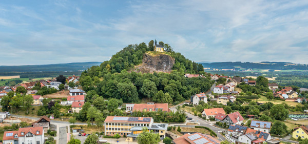 _wpframe_custom/gallery/files/wpf_news/t_basaltkegel_parkstein-sojpg_1702667309.jpg